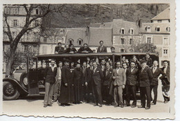 Photo Groupes D'hommes Avec Prètes Devant Autobus, Format 9/6 - Automobile