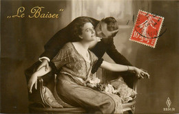 LE BAISER * Série De 5 Cpa Carte Photo * Homme Femme Amoureux Amour - Andere & Zonder Classificatie