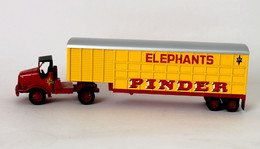 CIRQUE PINDER - CAMION TRACTEUR MARMON + SEMI REMORQUE ELEPHANTS - 1/64 - MODÈLE REDUIT / MINIATURE AUTOMOBILE   (39) - Autres & Non Classés