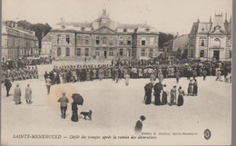 SAINTE - MENEHOULD -  DEFILE DE TROUPES - Sainte-Menehould