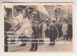 FOTO OPTOCHT STOET / HERDENKING OORLOGEN BEVRIJDING / VAANDEL MECHELEN 1914-18 EN VAANDEL ALLIEES 1944 - Mechelen