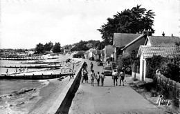 Les Moutiers En Retz * Le Remblai Et La Plage * Automobile Voiture Ancienne - Les Moutiers-en-Retz