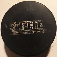 HOCKEY SUR GLACE,  Palet FHE Officiel TCHÉCOSLOVAQUE  Official Puck ,made In Czechoslovakia , TB - Altri & Non Classificati