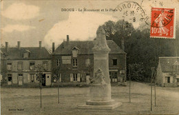 Droue * Le Monument Et La Place - Droue