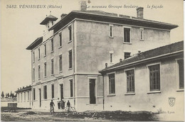 CARTE VENISSIEUX - RHONE -LE NOUVEAU  GROUPE SCOLAIRE LA FACADE- ANNEE 1920 - 1960-.... Cartas & Documentos