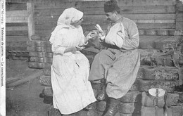 Thème:   Guerre 14/18    Une Infirmière Soignant Un Blessé            ( Voir Scan) - Oorlog 1914-18