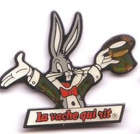 BD341 Pin's Warner Bros Bugs Bunny Rabbit Lapin Fromage Cheese La Vache Qui Rit Bel Fromageries Achat Immédiat - BD