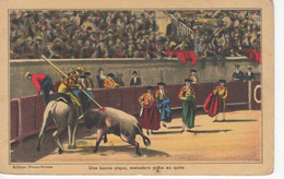 3836 Carte Postale CORRIDA Une Bonne Pique, Matador Prêt Au Quite      édition Photo Nîmes  Taureau - Corridas