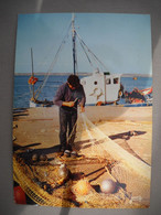 2657 Carte Postale PECHEUR Ramendant Ses Filets         Pêcheur Bateau Poisson Pêche - Fishing