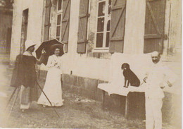 974 - LA REUNION -SAINT DENIS - PHOTOGRAPHE DANS LA COUR NORD DE L'ANCIEN HOPITAL MILITAIRE 1902-1906 - Saint Denis