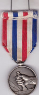 TRES BELLE MEDAILLE ARGENT DES CHEMINOTS SNCF 1942 CHEMINS DE FER REPUBLIQUE FRANCAISE CH. FAVRE BERTIN TRAIN GARE - Professionals / Firms