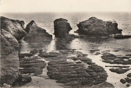 PIRIAC-sur-MER. - La Couette Et Les Oreillers à Madame. CPM Bords Dentelés - Piriac Sur Mer