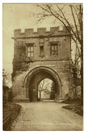 Ref 1405 - 1920 Postcard - The Abbey Gateway - Tewkesbury Gloucestershire - Sonstige & Ohne Zuordnung