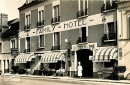 Langeais * FAMILY HOTEL Tel.3 La Duchesse Anne * Pompe à Essence - Langeais