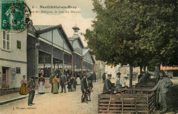 Neufchâtel En Bray * Place Du Marquis Le Jour Du Marché * Foire * Les Halles - Neufchâtel En Bray