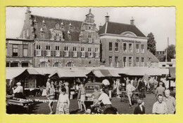 DF / PAYS-BAS / PROVINCE D'OVERIJSSEL / ALMELO / PLACE DU MARCHÉ / WAAGGEBOUW / ANIMÉE / 1965 - Almelo