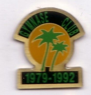 SP156 Pin's Gymnastique Gymnase Club 1979 1992 Palmier Celui De NICE ? Achat Immédiat - Gymnastique