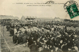 Vannes * Les Fêtes De Gymnastique * Les 5000 Gymnastes Pendant L'élévation à La Messe Militaire * 28 Juillet 1912 * Gym - Vannes
