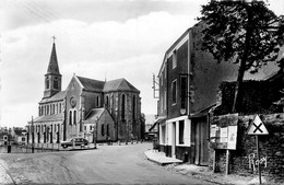 La Roche Bernard * La Place De L'église Et La Route De Nantes - La Roche-Bernard