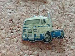 PINS AUTOMOBILE MERCEDES CAMION BLANC ET BLEU - Mercedes