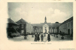 Doué La Fontaine * Intérieur De La Cour De L'hospice - Doue La Fontaine