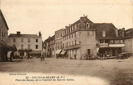 Salies De Béarn * Place Du Bayaa * Où Se Trouvent Les Sources Salées * Maison Du Grand Balcon - Salies De Bearn