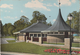 Lésigny : Le Parc Et L'entrée De La Piscine (Voyagé 1971) - Lesigny