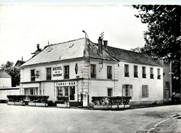 Voisins Le Bretonneux * Rue Et Hôtel De La Providence * Bar Tabac Station Service - Autres & Non Classés