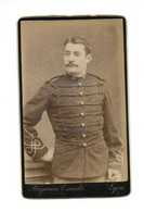 SOUS LIEUTENANT DU 28 E REGIMENT - CDV PHOTO ESCUDIE LYON - Guerra, Militares