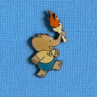 1 PIN'S //  ** BABAR / PORTEUR DE LA FLAMME OLYMPIQUE ** . (Babar Characters TM ©1991Lde Brunhoff Ferrier Toulouse) - BD