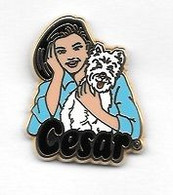 Pin's  ARTHUS  BERTRAND, Pin-up, Animal Chien, Marque Alimentaire Pour Animaux  CESAR - Arthus Bertrand