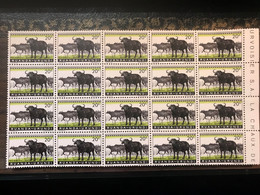 LA CHAUX-DE-FONDS FEUILLET DE 20 TIMBRES POSTES RUANDA-URUNDI ANIMAUX BUFFLES BUBALUS  SUISSE - Blocs & Feuillets