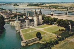 SULLY Sur-LOIRE. - Le Château Et La Loire. CPM - Sully Sur Loire