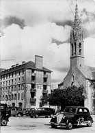 Bénodet * Rue Et Place De L'église * Automobile Voiture Ancienne Auto De Marque ? - Bénodet