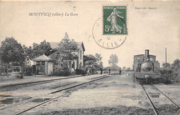 Montvicq            03         Intérieur De La Gare Train             (voir Scan) - Autres & Non Classés