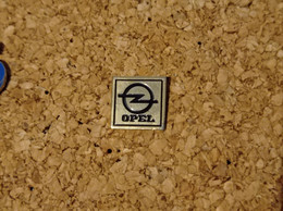 PINS AUTOMOBILE OPEL LOGO DOREE - Opel