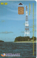 TARJETA DE MALDIVES DE UNA ANTENA DE TELECOMUNICACIONES (SATELLITE-SATELITE) - Espace