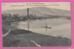 D38 - BRANGUES - UN COIN DU RHÔNE ET LES MONTAGNES DU BUGEY - ENVIRONS DE MORESTEL - Homme Sur La Barque - Brangues