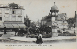 Malo Les Bains - Place Du Kursaal Et Avenue Bel Air (Café Hôtel Kursaal, Maison Rosarey) Animée Calèches Et Voitures - Malo Les Bains