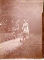 Photo 2 Femmes à Vélo, Début 20ème Siècle. - Ciclismo