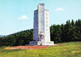 Mont Mouchet Monument Commémoratif Elevé En 1945 à La Gloire Du Maquis (carte Vierge) - Monumentos A Los Caídos