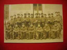 24 Périgueux 1914 RARE Carte-Photo Militaires Avec Fusil Pour Tir à La Cible Sans éditeur Dos Scanné - Shooting (Weapons)