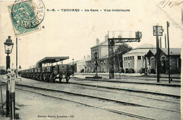 Thouars * La Gare * Vue Intérieure * Wagons * Ligne Chemin De Fer Des Deux Sèvres - Thouars