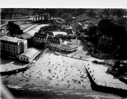 Tréboul * La Plage * Vue Aérienne * Hôtel * Tennis - Tréboul