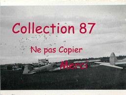 87 ☺♦♦ FEYTIAT < PHOTO De PARACHUTISTES Sur L'AERODROME En 1951 - AVION AVIATION - PARACHUTE  PARACHUTISME - Other & Unclassified
