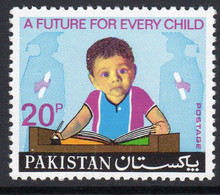 Pakistan 1974 Universal Childrens Day, MNH, SG 377 (E) - Pakistan