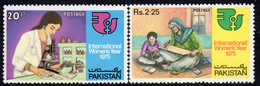 Pakistan 1975 International Womens Year Set Of 2, MNH, SG 387/8 (E) - Pakistan