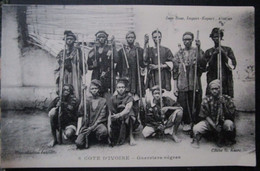 Cote D'ivoire Guerriers Negres Cpa - Costa De Marfil