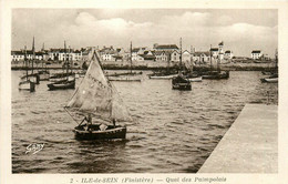 Ile De Sein * Le Quai Des Paimpolais * Bateaux - Ile De Sein