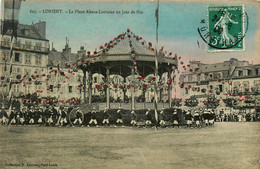 Lorient * La Place Alsace Lorraine Un Jour De Fête * Kiosque * Défilé - Lorient